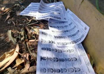 Localizan padrón electoral de Morazán esparcido en calle de Santa Tecla