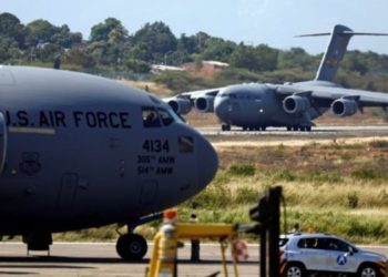 Venezuela y la ayuda humanitaria: aviones militares de EE.UU. aterrizan en Colombia para entregar alimentos y medicinas