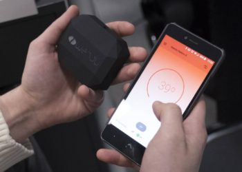 Un dispositivo para llevar bajo la ropa que genera frío y calor