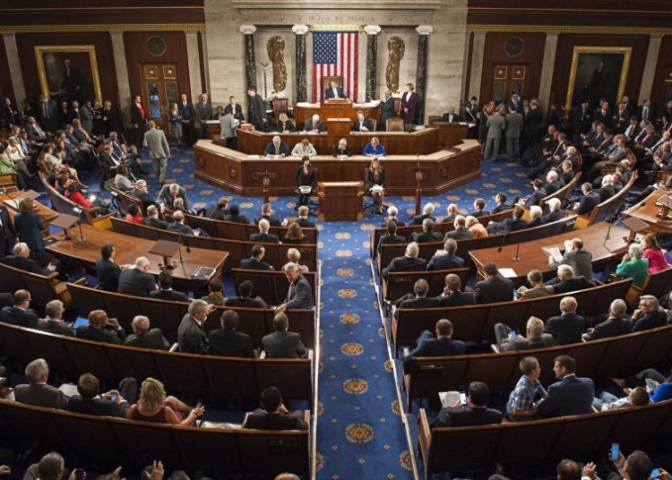 Cámara baja de EE.UU. vota contra declaración de emergencia de Trump