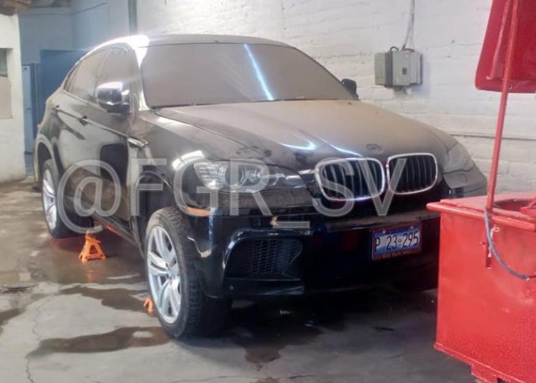 Incautan vehículo propiedad de exfiscal Luis Martínez