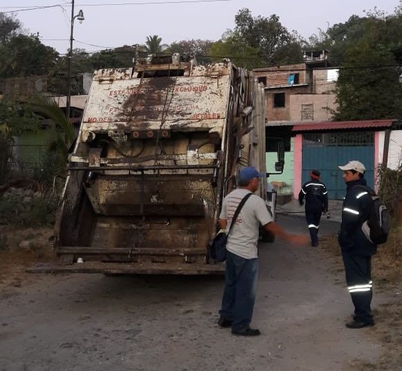 Empleados de la alcaldía de Cuscatananingo paralizan labores por demandas salariales