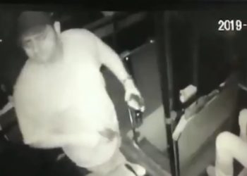 Video capta momento en que dos sujetos roban a pasajeros de bus de la ruta 201 en San Juan Opico