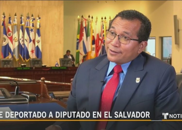 (VIDEO) De deportado a diputado en El Salvador