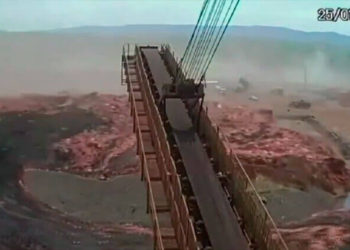 (VIDEO) Así colapsó un dique que dejó más de cien muertos en Brasil