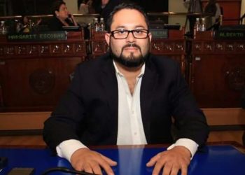 Diputado Escalante pone a disposición su voto a propuesta de Bukele para reducir costo del edificio de AL