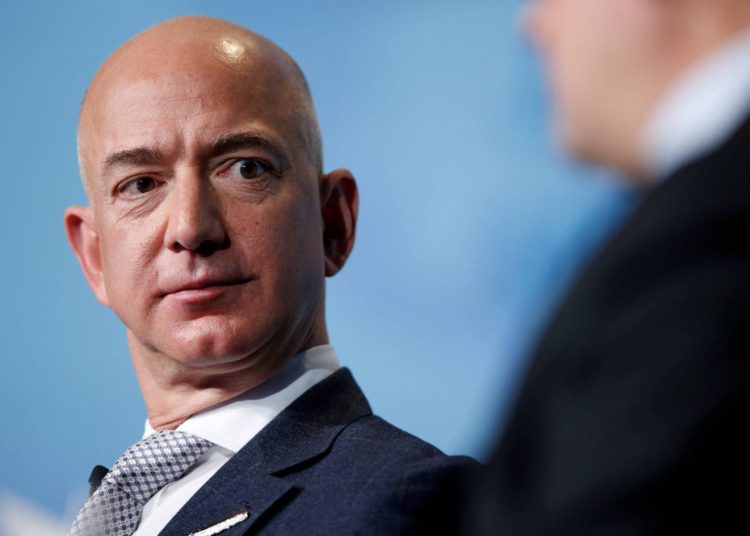 Jeff Bezos acusa de intento de extorsión a David Pecker, editor del National Enquirer y amigo de Trump