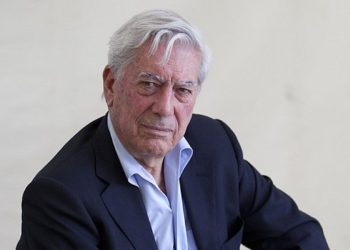 «La fiera que va a morir se defiende con uñas y dientes», dice Vargas Llosa de Nicolás Maduro
