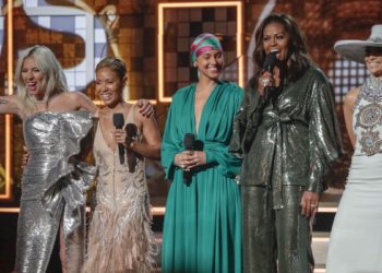 Michelle Obama sorprendió en el escenario de los Grammy junto a Lady Gaga, JLo y Jada Pinkett Smith