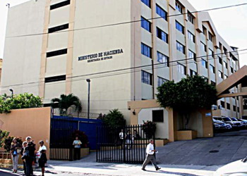 Ministerio de Hacienda prohíbe creación de nuevas plazas, incrementos salariales y otras disposiciones