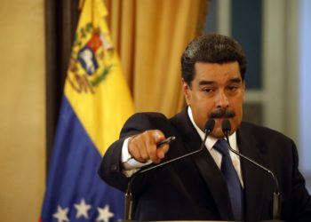 Maduro califica de «show» la entrega de ayuda humanitaria que promueve Guiadó
