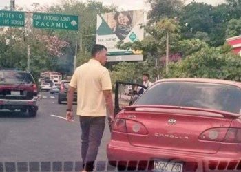 Conductor amenaza con pistola a otro frente a la UES