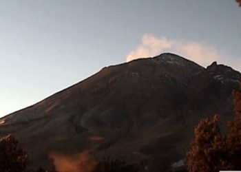 Entra en intensa actividad el volcán Popocatépetl durante la madrugada