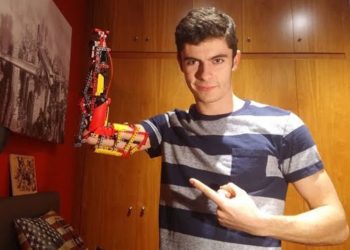 La prótesis que nació gracias a las piezas de un helicóptero de Lego