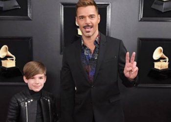 Ricky Martin se paró en la alfombra roja de los Grammy en compañía de su hijo y con nuevo look