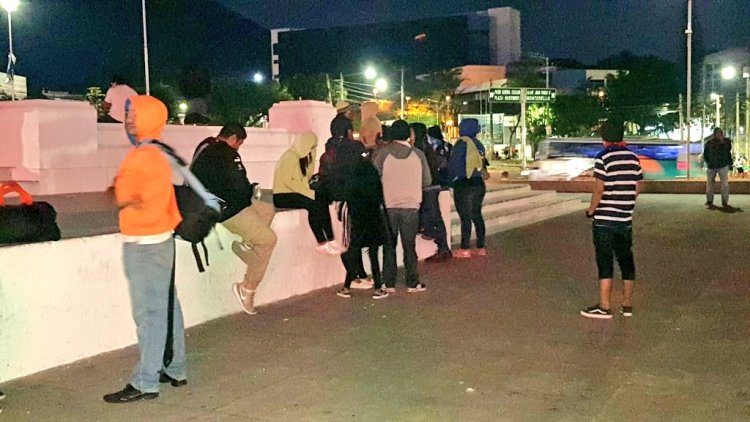 Otro grupo de salvadoreños salió en caravana hacia Estados Unidos