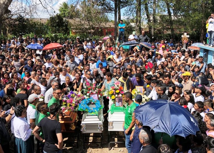 (GALERIA DE FOTOS) Chalchuapa despide a familia Pimentel