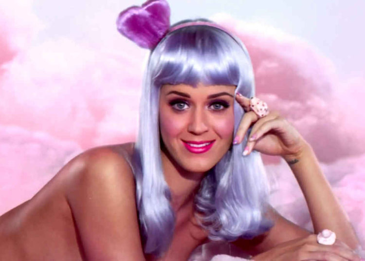 La bellísima Katy Perry se compromete con Orlando Bloom