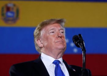 Trump advierte a militares que respaldan a Maduro que arriesgan su vida