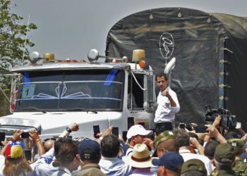 Juan Guaidó confirma que empezó a entrar la ayuda humanitaria a Venezuela