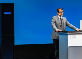 Llega el primer robot tertuliano, y es abrumador