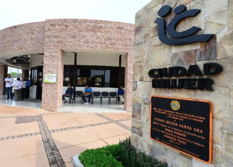 Bukele denuncia saqueos en Ciudad Mujer pero Inclusión Social le contesta