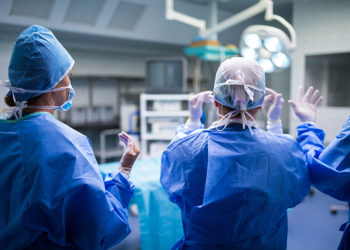 Cirujanos se confunden de paciente y le extirpan un órgano sano