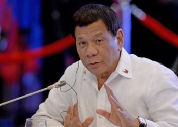 «Dios les dio un pene»: presidente de Filipinas insta a las mujeres a mantenerse lejos de los curas