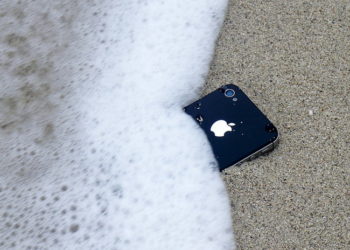 El iPhone 11 podría incluir una pantalla que funciona bajo el agua
