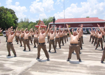 Tailandia enviará a sus policías con sobrepeso a un campamento destructor de barrigas