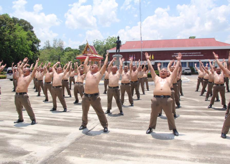 Tailandia enviará a sus policías con sobrepeso a un campamento destructor de barrigas