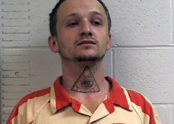 EE.UU.: Preso se da a la fuga en auto policial