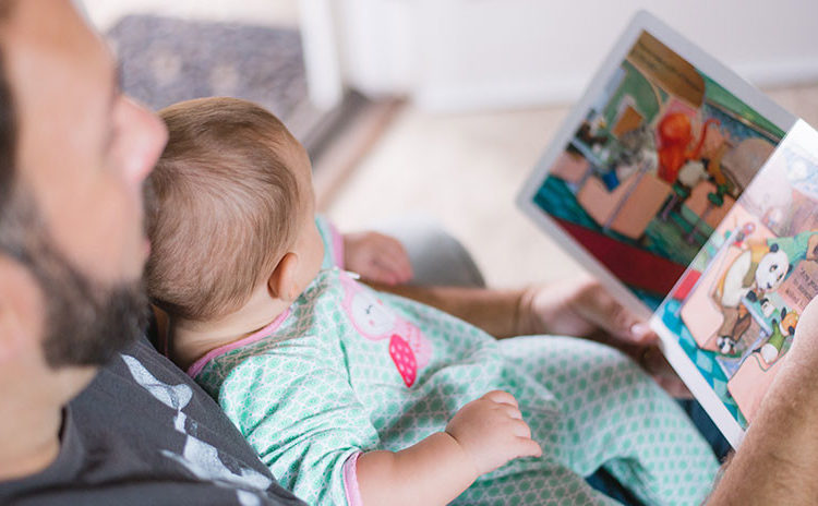 Enfermero adopta a un bebé abandonado y conmueve a Argentina