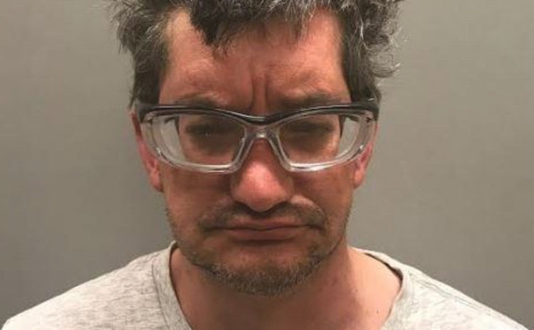 Condenan a un sujeto a 260 años de prisión por pedofilia y se desmaya al oír la sentencia