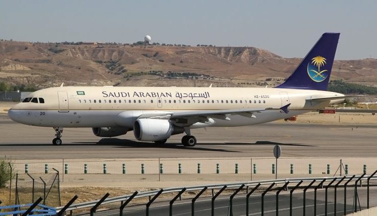 (VIDEO) Un avión regresa al aeropuerto porque una pasajera dejó olvidado a su bebé