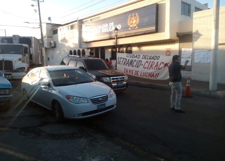 Sindicalistas paralizan alcaldía de Ciudad Delgado