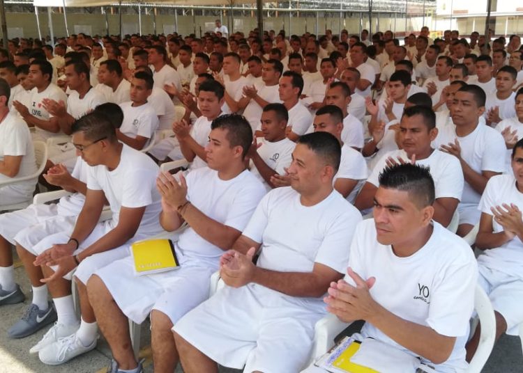 Reos podrán estudiar Administración de Empresas en centros penales