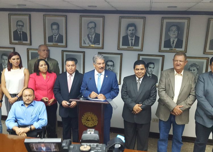 Norman Quijano pide crear comisión para buscar una reforma integral de pensiones