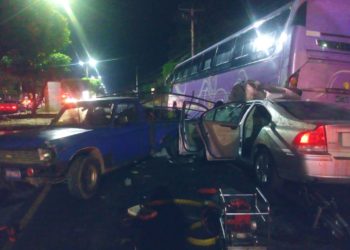 Aparatoso accidente deja una mujer fallecida y varios lesionados