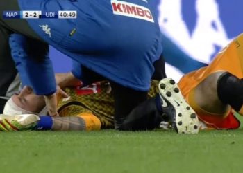 (VIDEO) David Ospina se desploma en pleno partido después de recibir un fuerte golpe en la cabeza