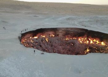 Captan impresionantes imágenes de «la puerta del infierno»