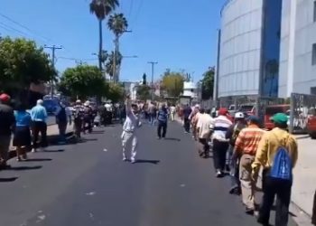 Veteranos de FA marchan para exigir $300 de pensión