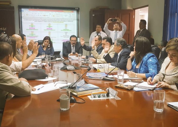 Conozca quiénes votaron por meter a los privados a controlar el agua