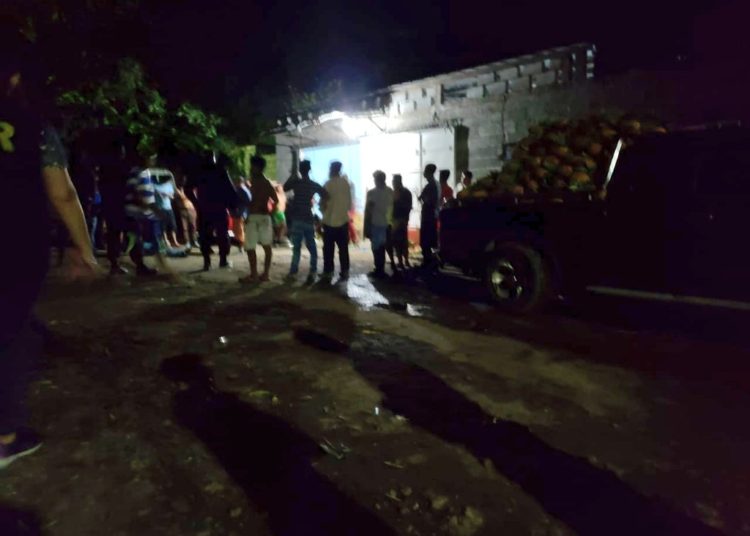 Guatemaltecos eran explotados para vender piña en pick ups en San Miguel