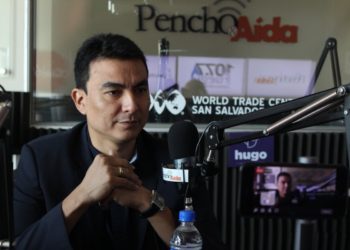 Pereira descarta buscar cargo en comisión política del FMLN