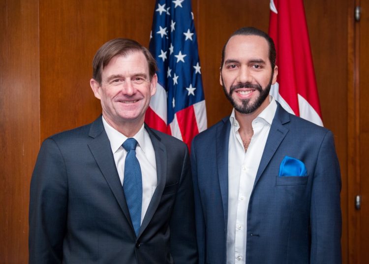 Bukele y subsecretario para Asuntos Políticos de EE.UU. buscan reducir la migración ilegal