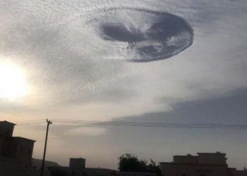 (VIDEO) ¿Qué es el extraño «agujero» en el cielo de Emiratos Árabes que intrigó a los internautas?
