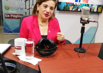 Rina Araujo: «Nosotros no participamos, el FMLN no apoya la privatización del agua»
