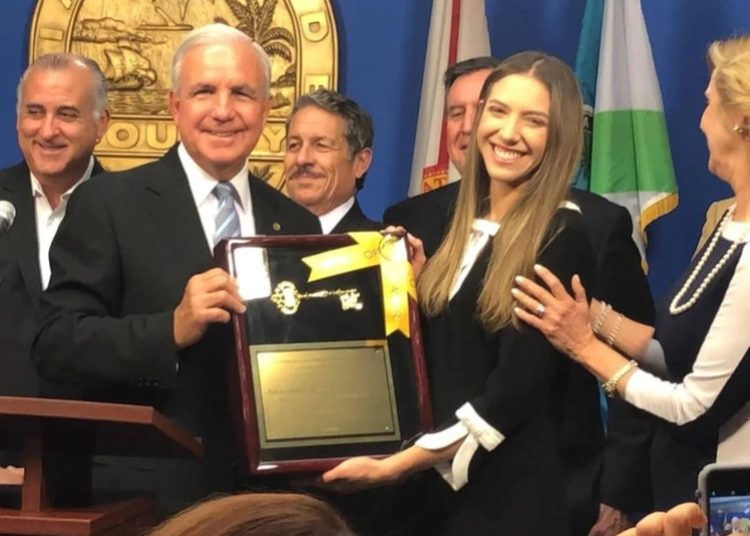 Esposa de Juan Guaidó recibe las llaves del Condado de Miami-Dade