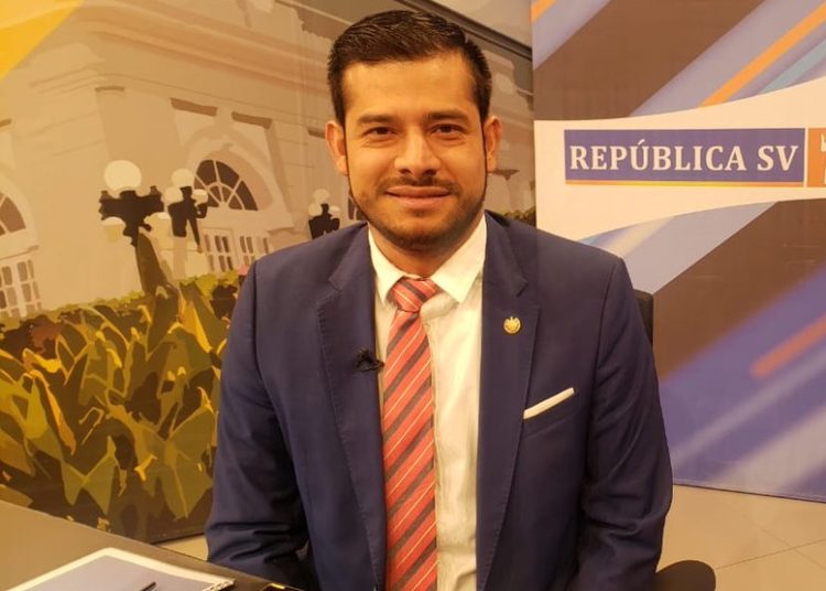 Ministro Fuentes: Si Bukele considera que debo seguir, «pues bueno lo que uno busca es trabajo”